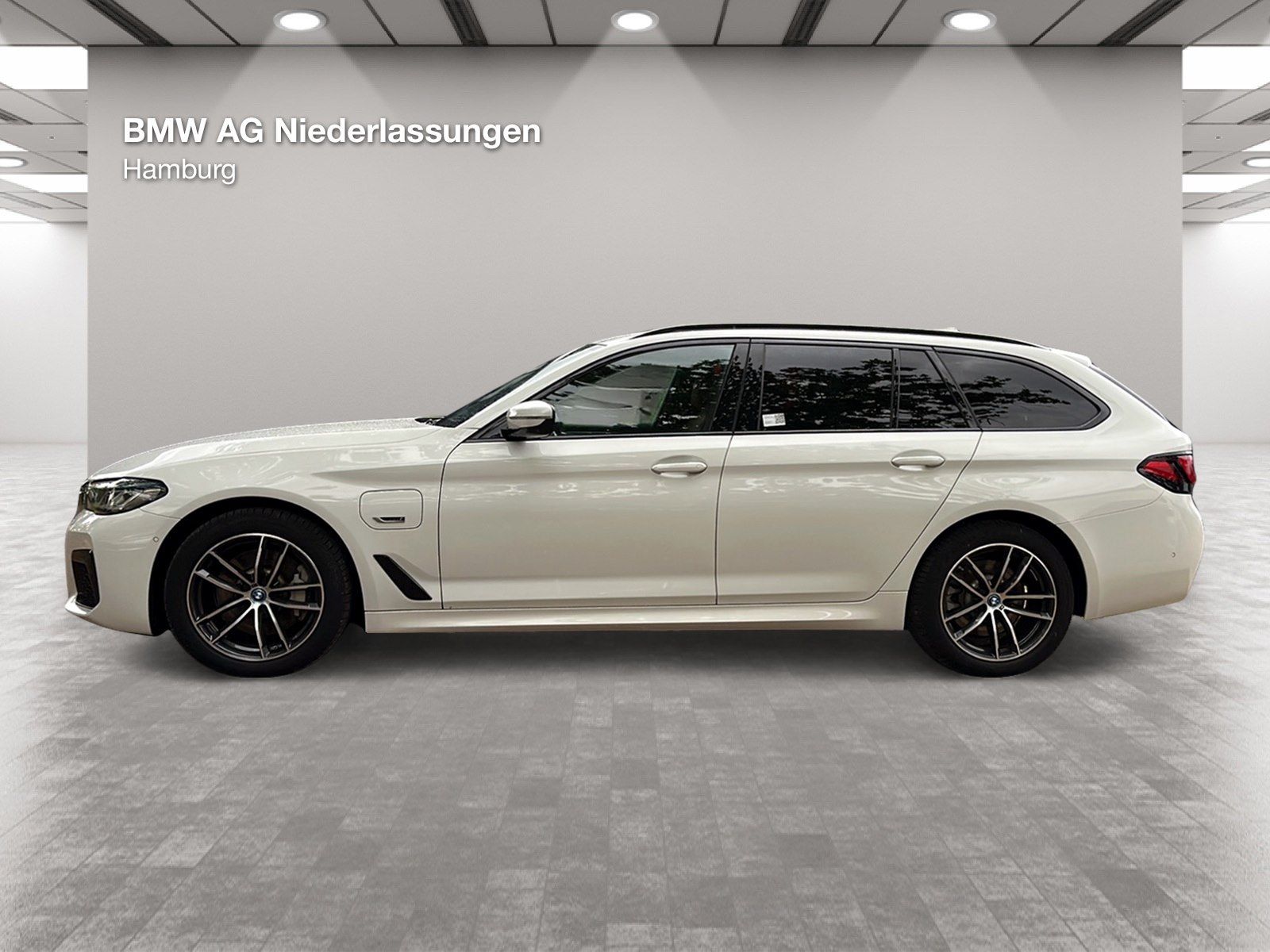 BMW 530e xDrive Touring M Sport AHK LiveCockpitProf imagem 2