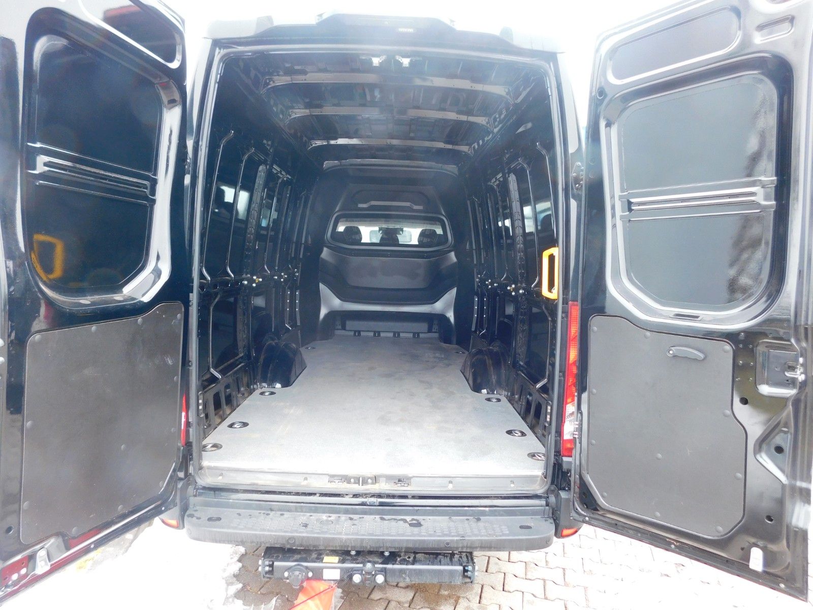 Fahrzeugabbildung Iveco Daily 35S16 DoKa  3Liter Diesel Automatik