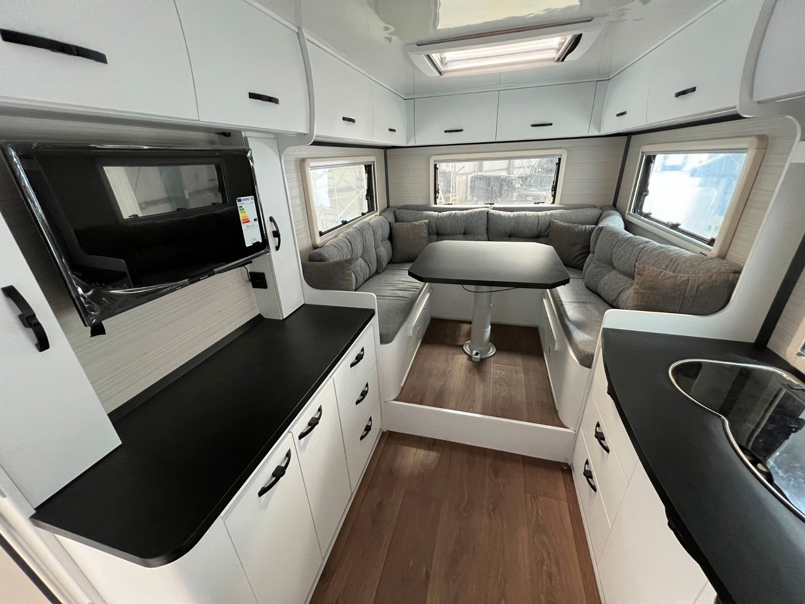 Fahrzeugabbildung Mercedes-Benz Unimog 1300L - Expeditionsmobil