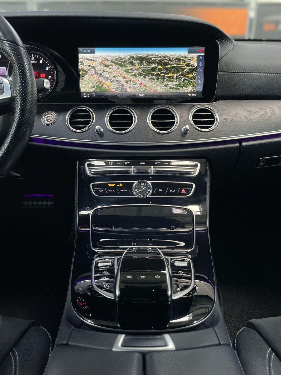 Fahrzeugabbildung Mercedes-Benz E 200 AMG#LED#Kamera#Spur#Alcantara#Ambiente