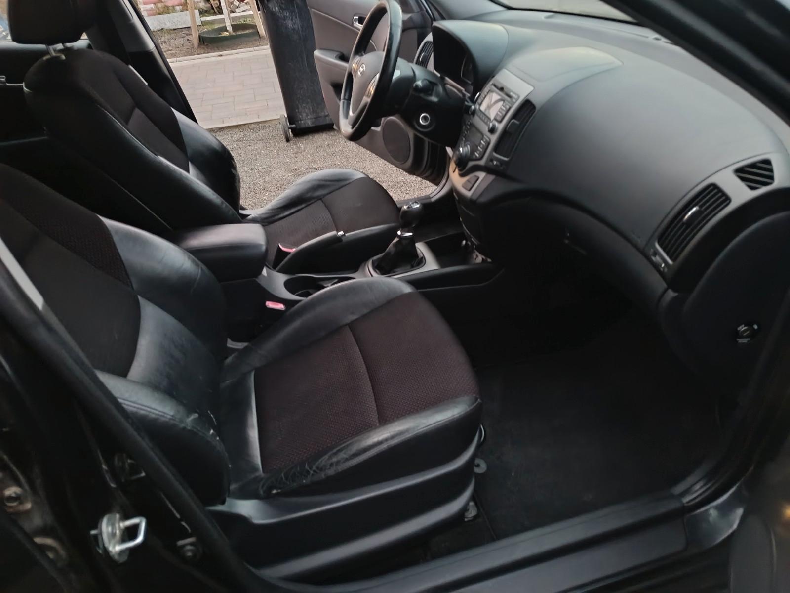 Hyundai i30 2011 — photo 10