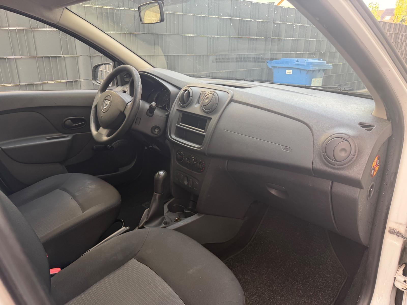 Dacia Logan 2015 — photo 9