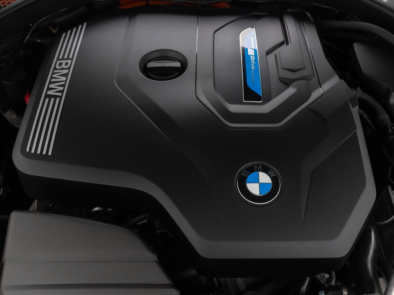 Fahrzeugabbildung BMW 330e M Sport Panorama DAB HUD 360&deg; H/K 19Zoll