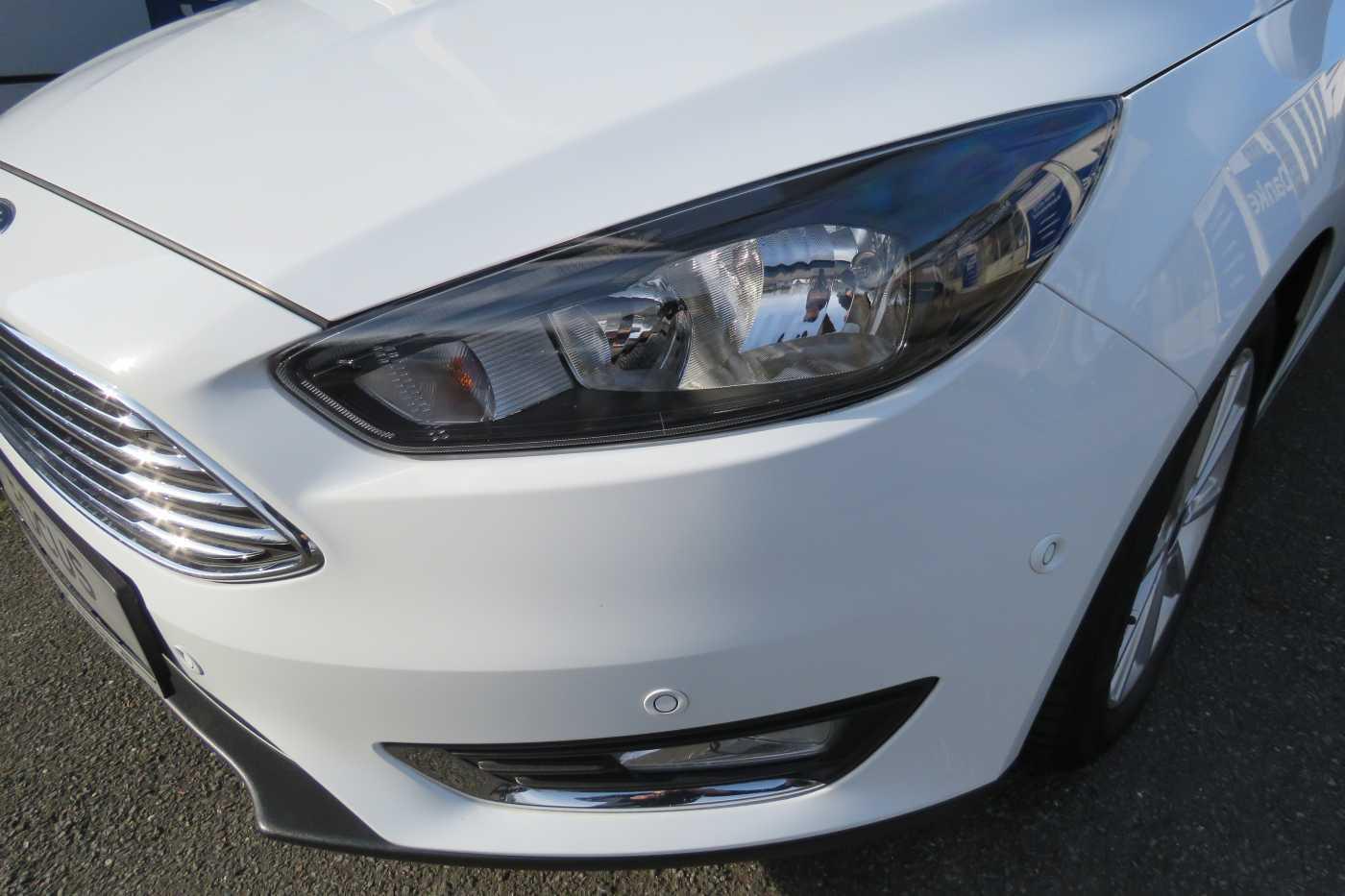 Ford Focus Turnier Titanium Navi AHK 81TKM
