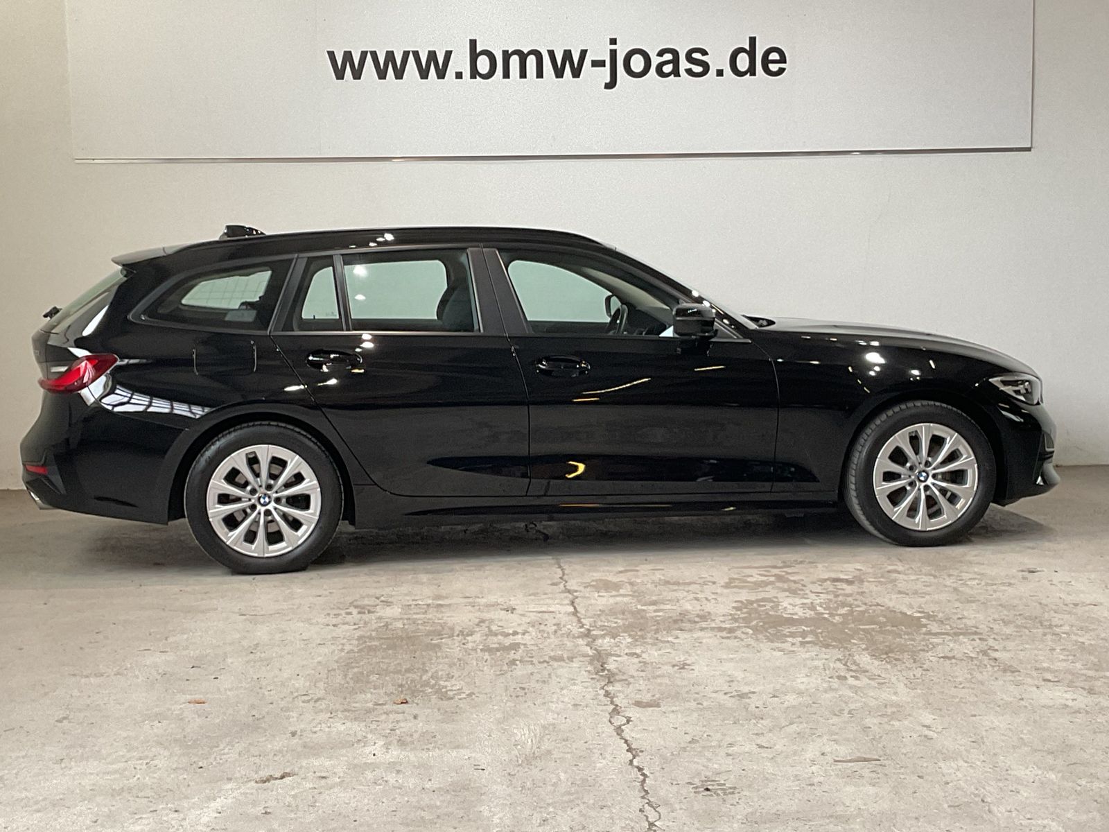 Fahrzeugabbildung BMW 320i Touring Advantage AHK Driving Assistant