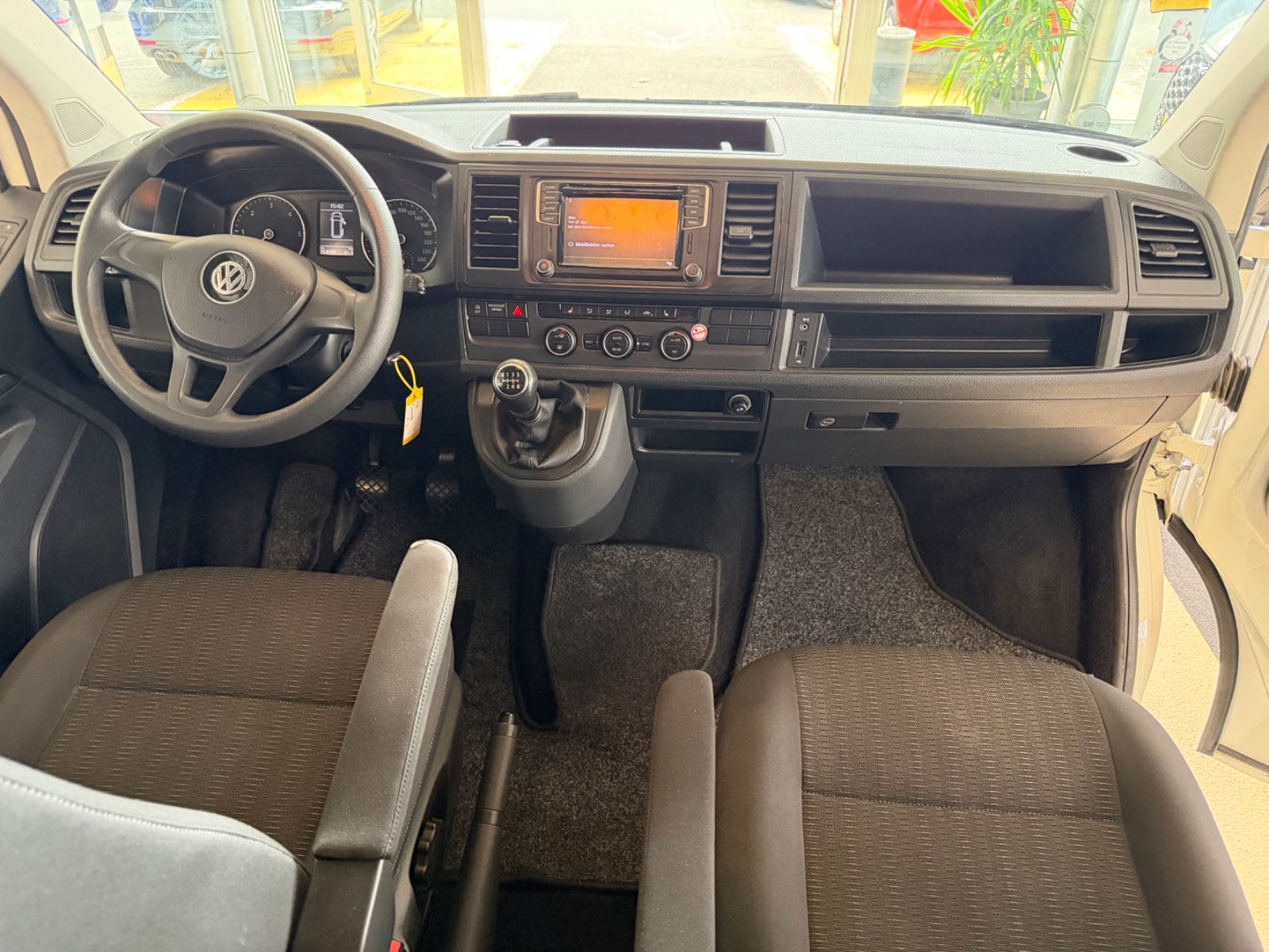 Fahrzeugabbildung Volkswagen T6 Caravelle Comfortline