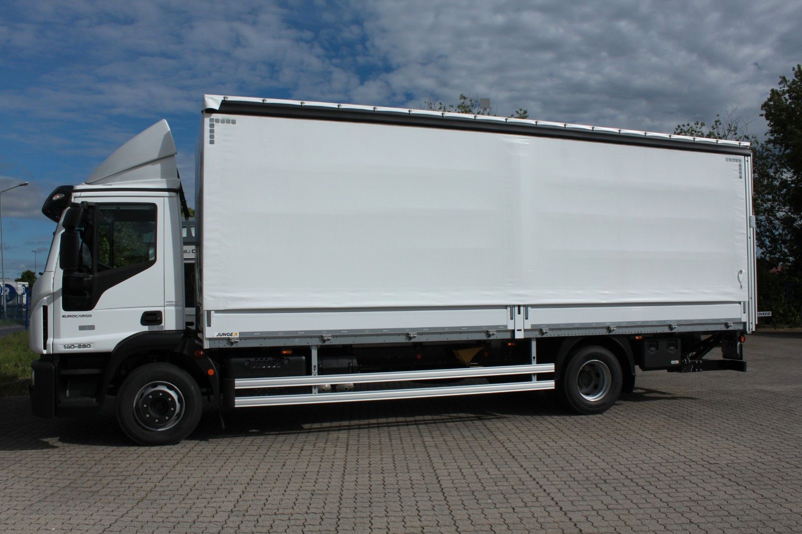 Fahrzeugabbildung Iveco Eurocargo ML140E28/P EVI_E Junge Schiebeplane