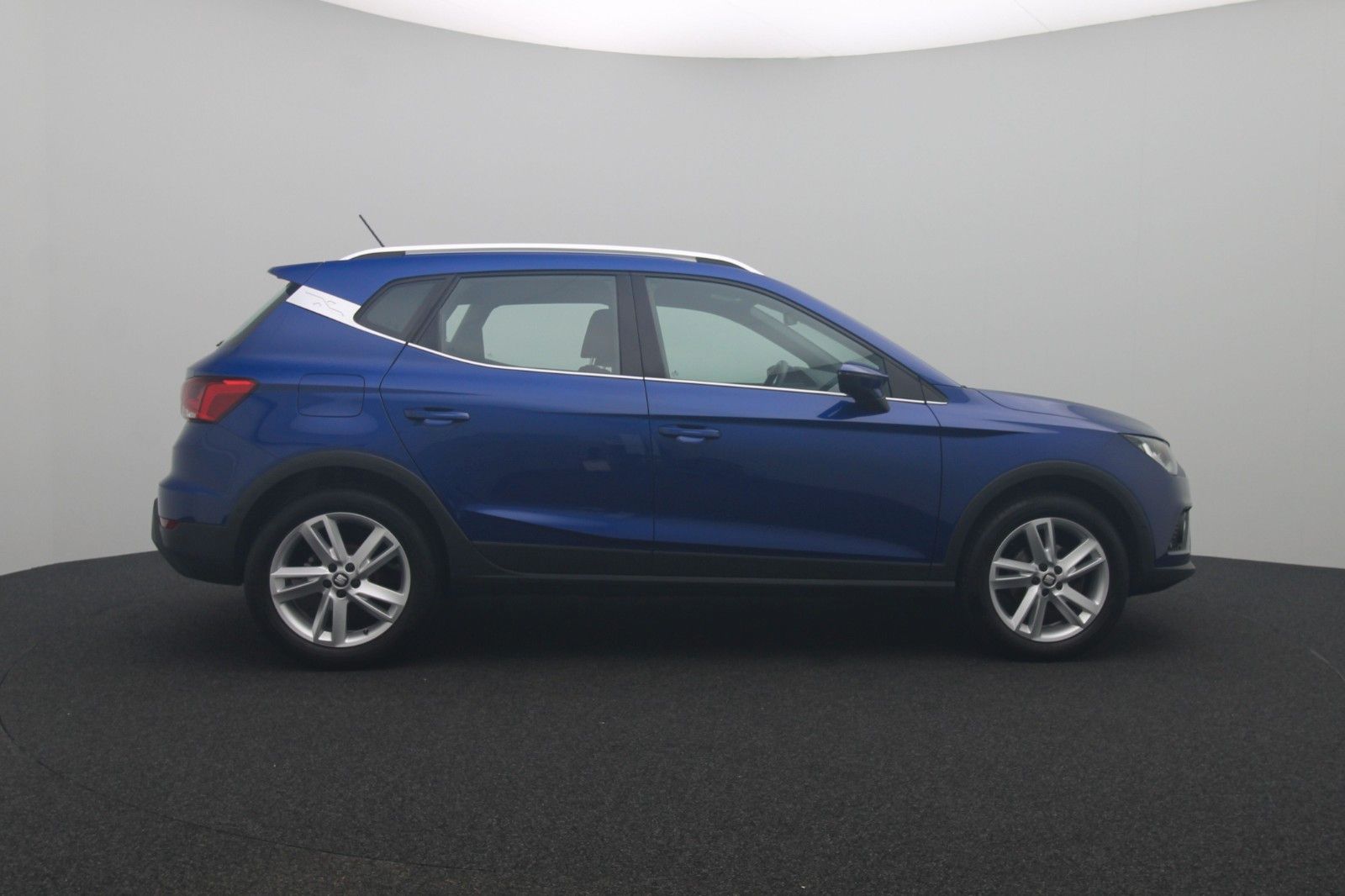 Fahrzeugabbildung SEAT Arona 1.5 FR NAVI AHK KAMERA