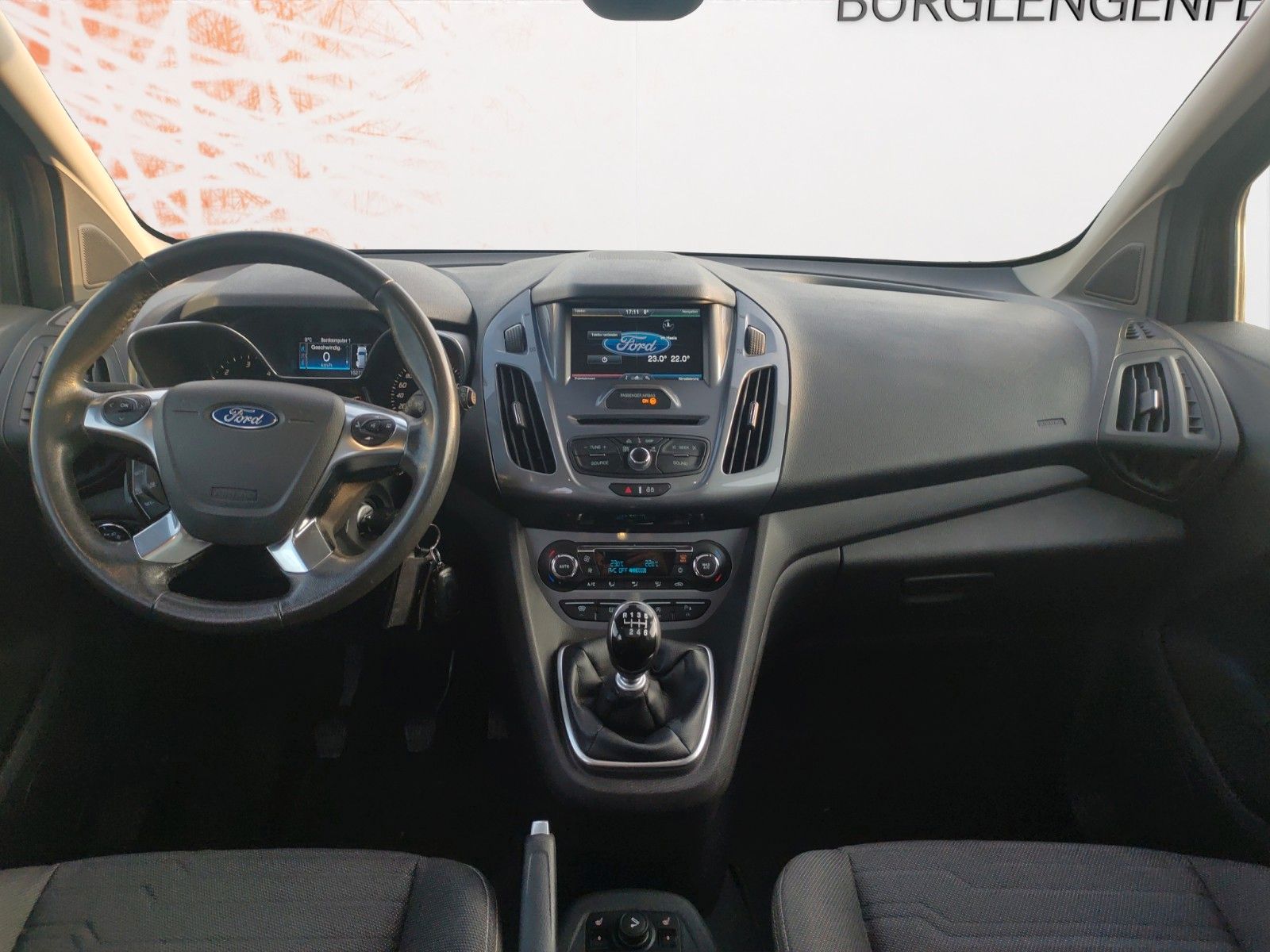 Fahrzeugabbildung Ford Connect Titanium ! Pano.dach ! beh. WSS ! Kamera