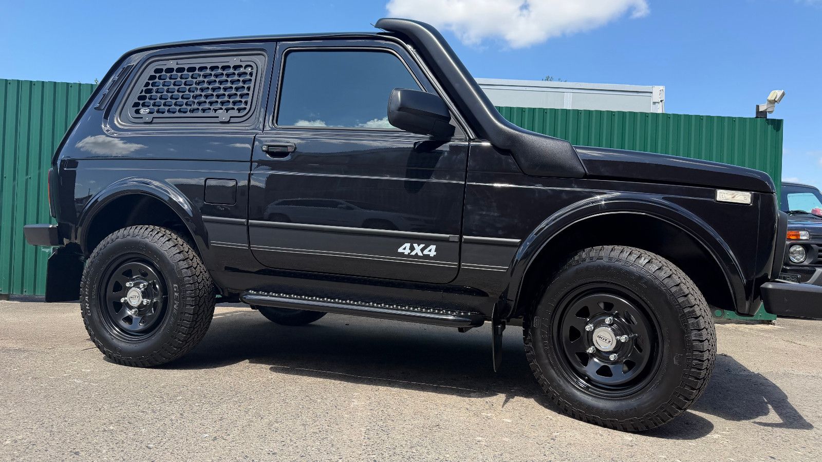 Fahrzeugabbildung Lada NIVA ! NEUE VIP-2-AUSST.! LEGEND "PREMIUM PLUS"!