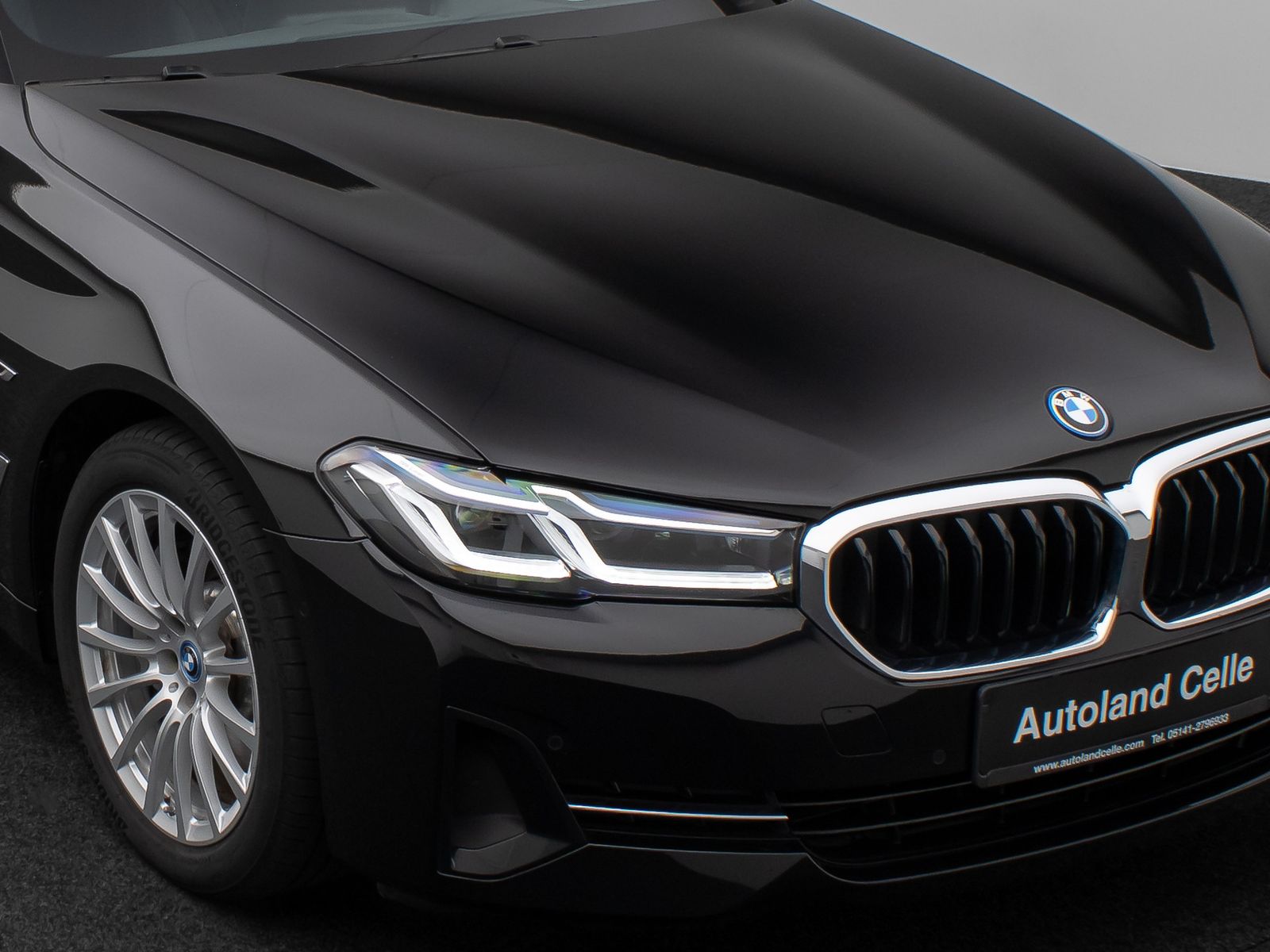 Fahrzeugabbildung BMW 530e HUD Laser DAB Kamera H/K AHK Alarm Sport