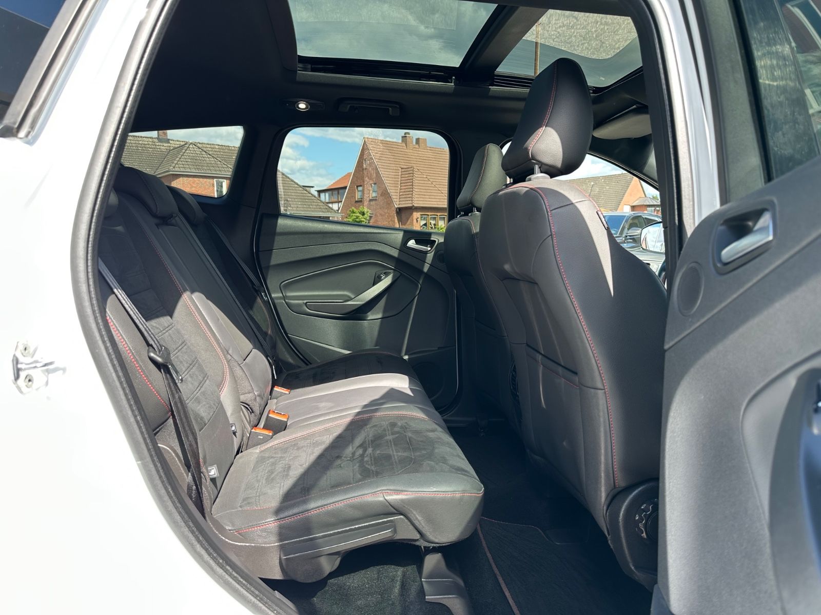 Fahrzeugabbildung Ford Kuga 2.0 TDCi ST-Line 4x4 AHK/BiXenon/Pano/Sound