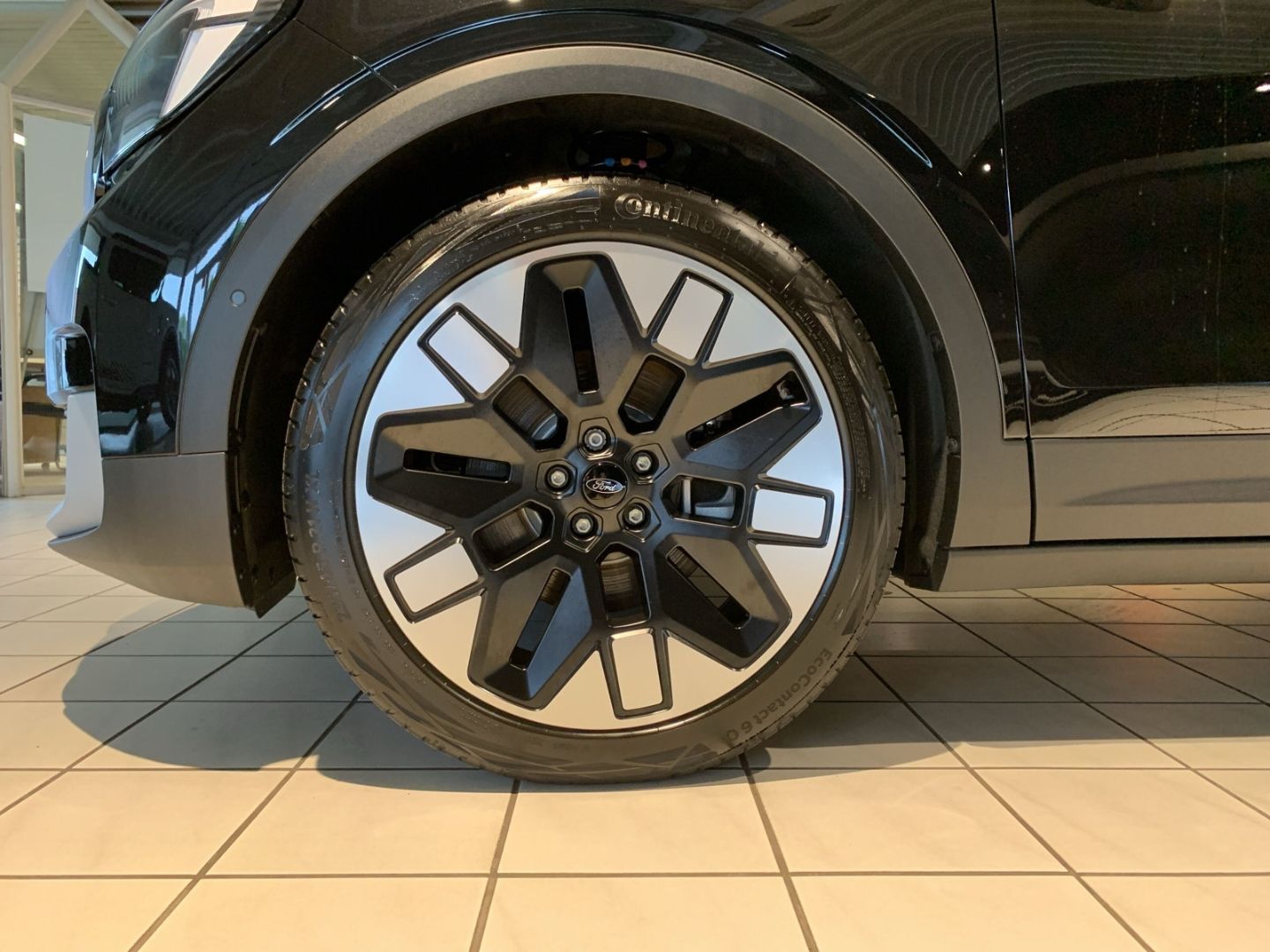 Fahrzeugabbildung Ford Explorer Premium RWD 52 kWh, Wärmepumpe, Matrix