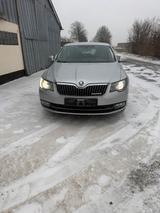 Skoda, superb 1.6 TDI Tüv 9/2027 - Skoda Superb mit Diesel-Antrieb: Limousine, 1.9