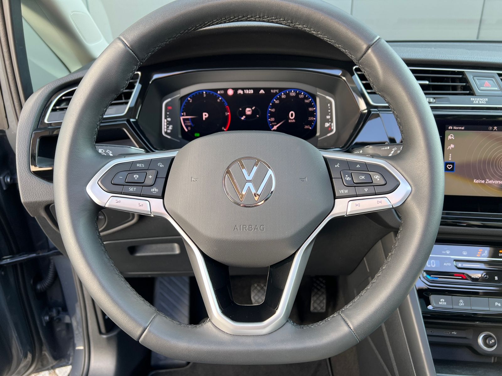 Fahrzeugabbildung Volkswagen Touran Highline 2.0 TDI DSG *AHK, LED, 7 Sitze,