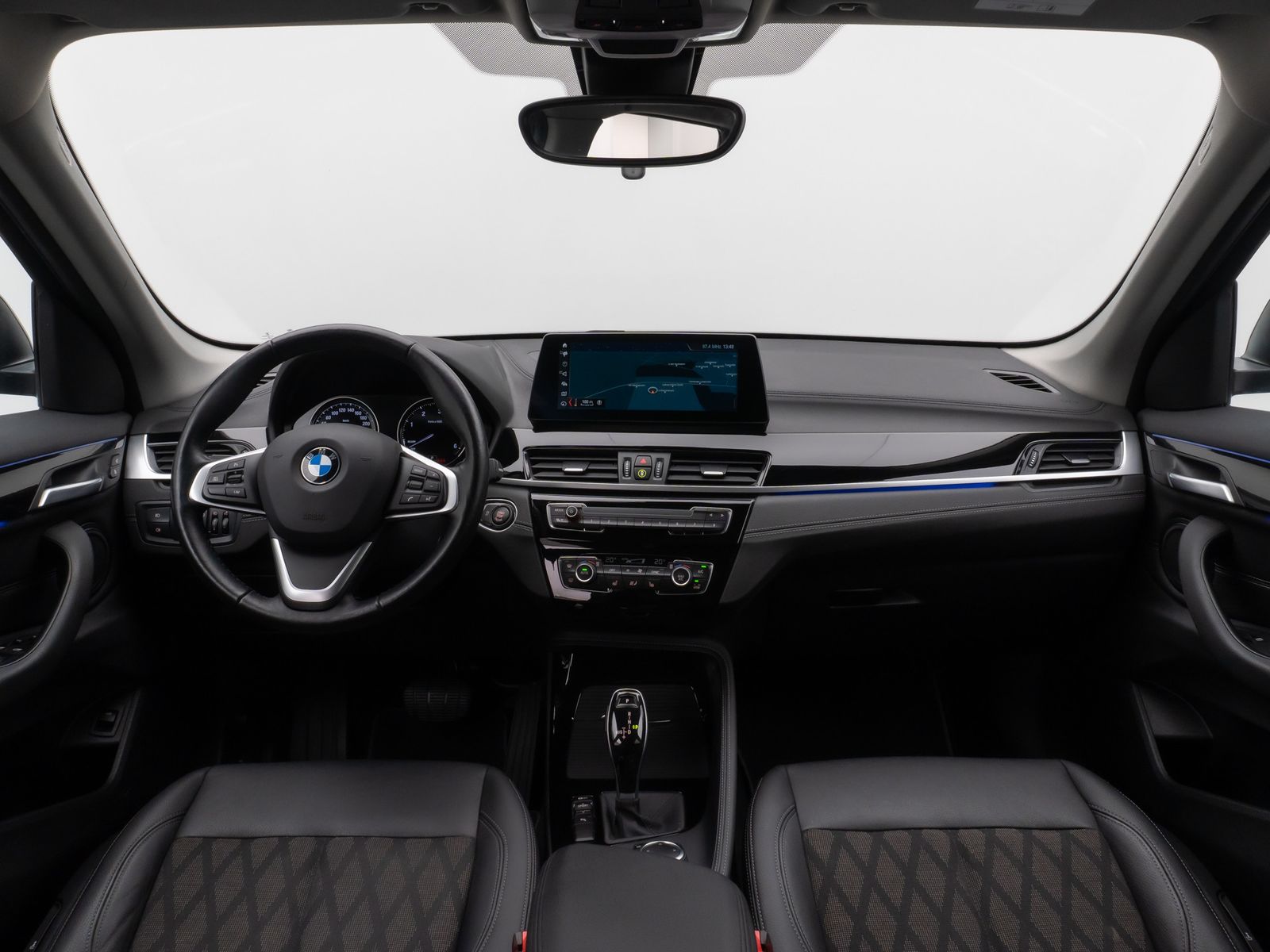 Fahrzeugabbildung BMW X1 sD18d xLine Parkassist HUD DAB Lenkrhzg Alarm