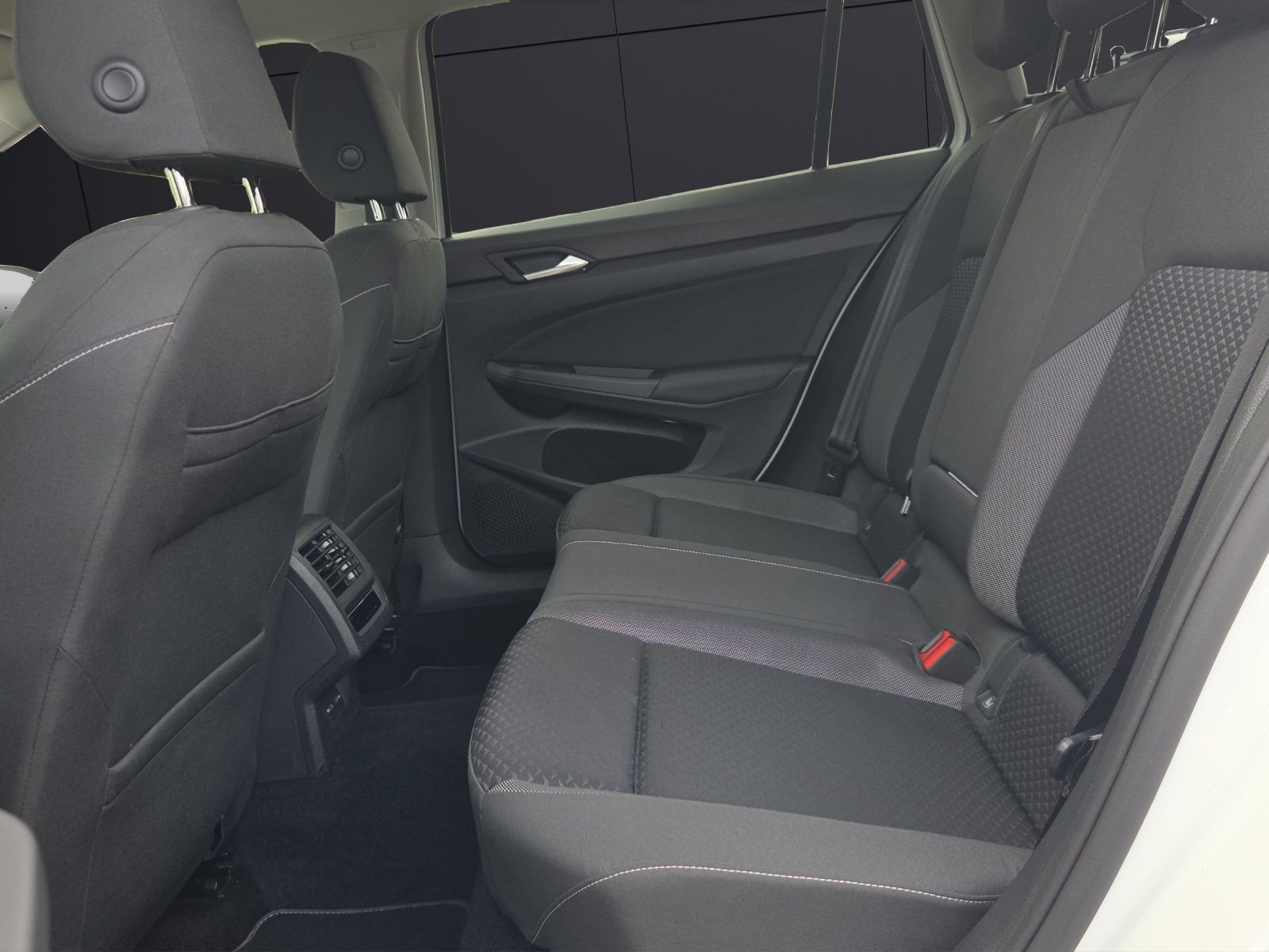 Fahrzeugabbildung Volkswagen Golf VIII Variant TDI Active DSG LED Navi AID AC