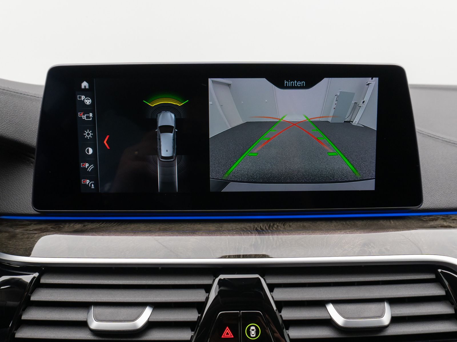 Fahrzeugabbildung BMW 520d Luxury Line Kamera HUD H/K Massage DisplKey