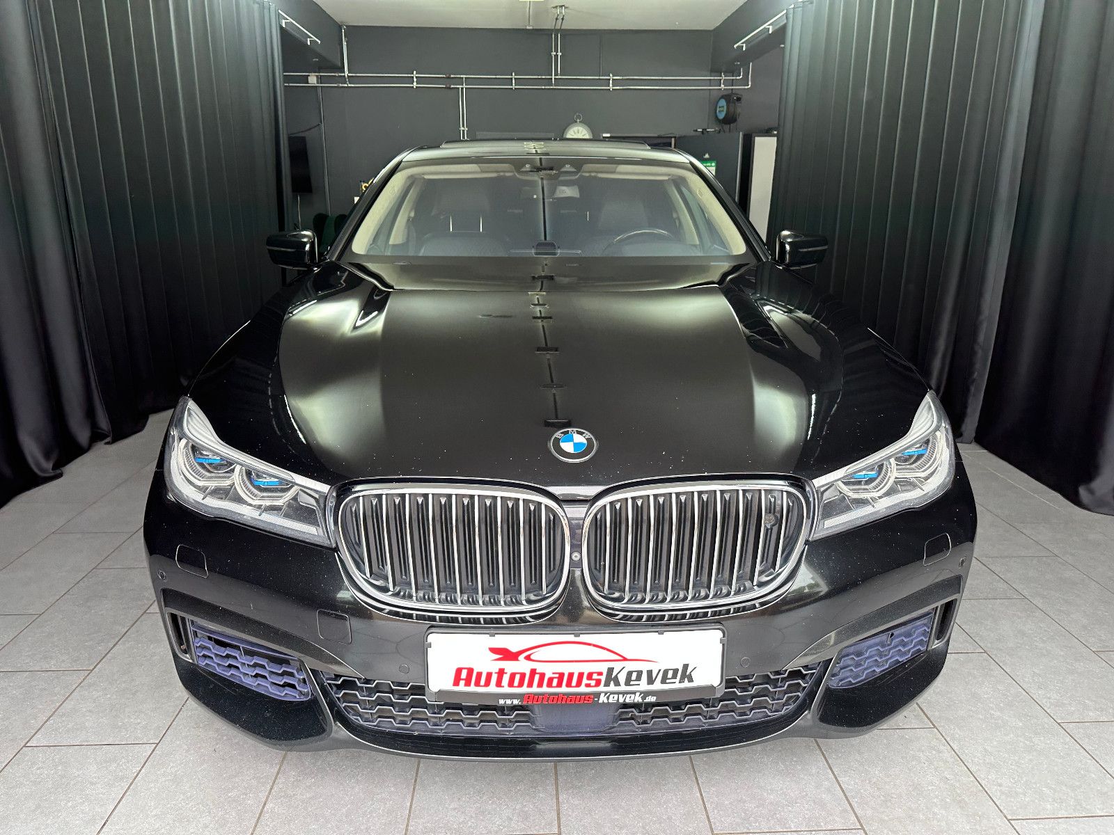 Fahrzeugabbildung BMW 750d*M-PAKET*REMOTE-PARK*MASSAGE*STANDHEIZ*VOLL