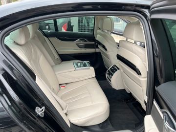 BMW 740 - 11