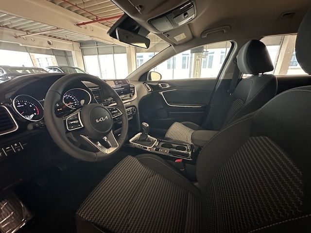Fahrzeugabbildung Kia Ceed_sw Spirit T-GDI LaneASS Navi SHZ LED Kamera