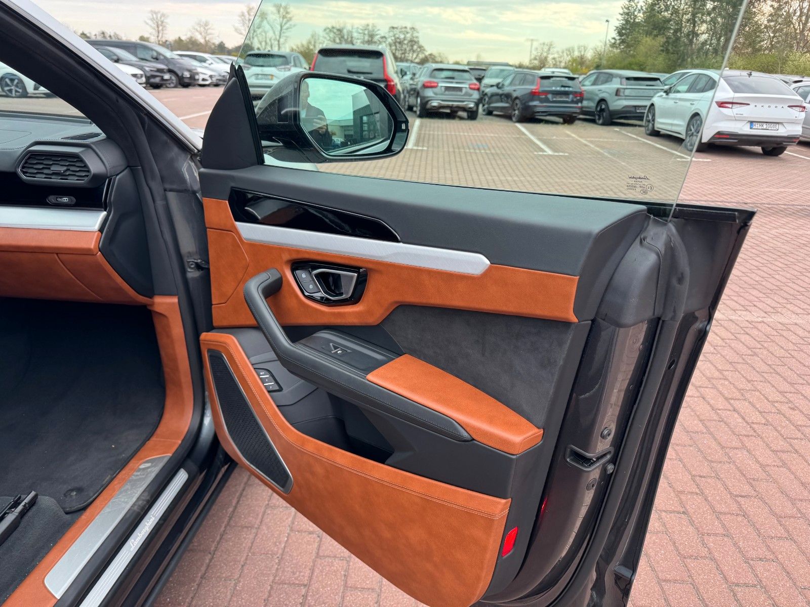 Fahrzeugabbildung Lamborghini Urus LP650 *PANO*HeUp*23**Mietkauf*