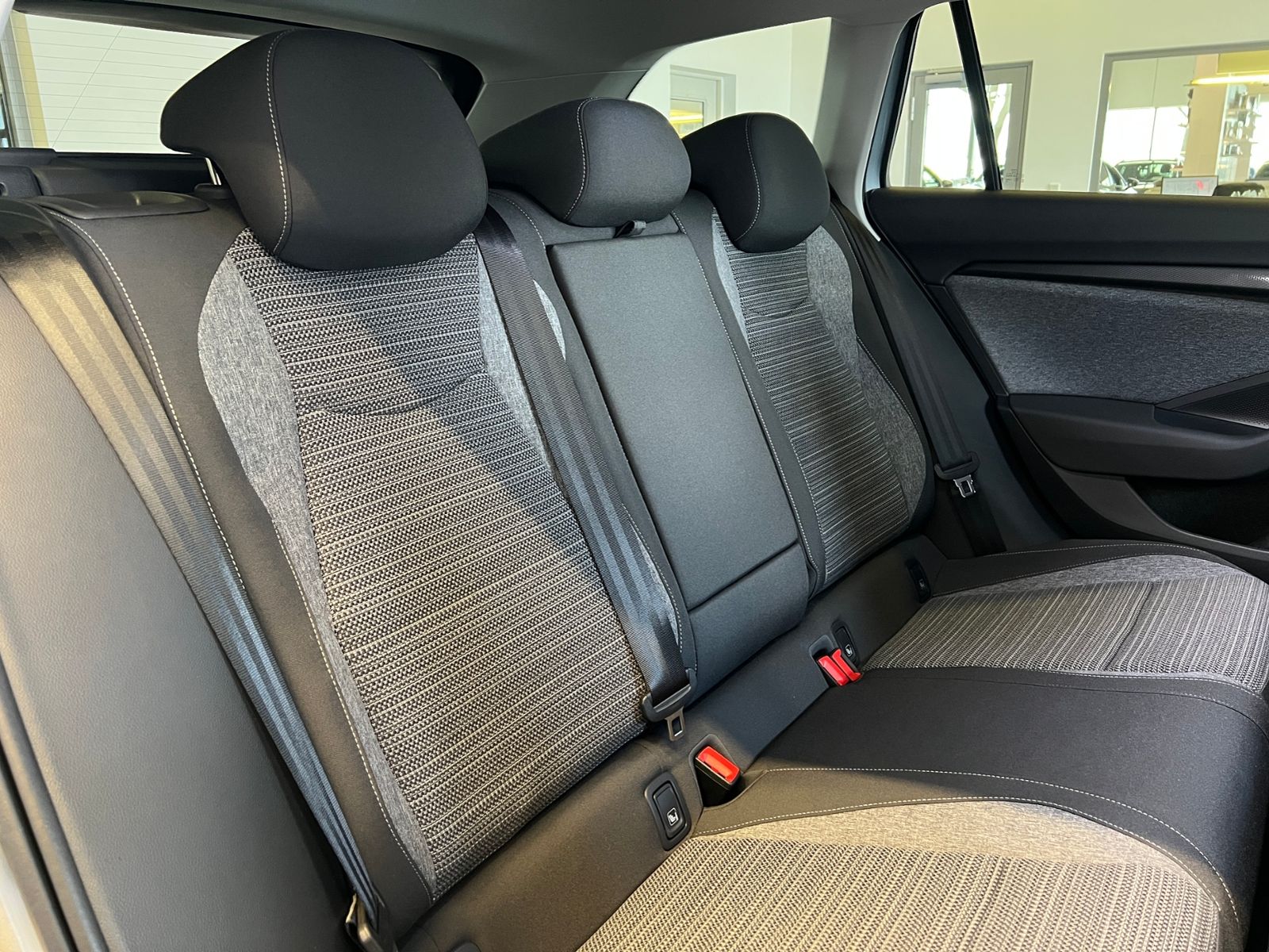 Fahrzeugabbildung SKODA Superb Combi Selection 1.5 TSI mHEV DSG *Vorb. A