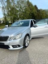 Mercedes-Benz 250 - silberne Mercedes-Benz 250