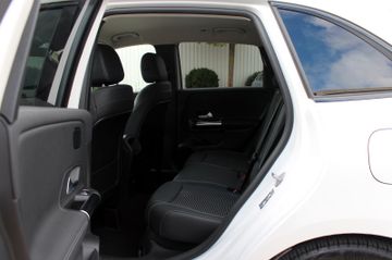 Fahrzeugabbildung Mercedes-Benz B 180 G-Tronic Temp LED NAVI Sound PDC Kamera