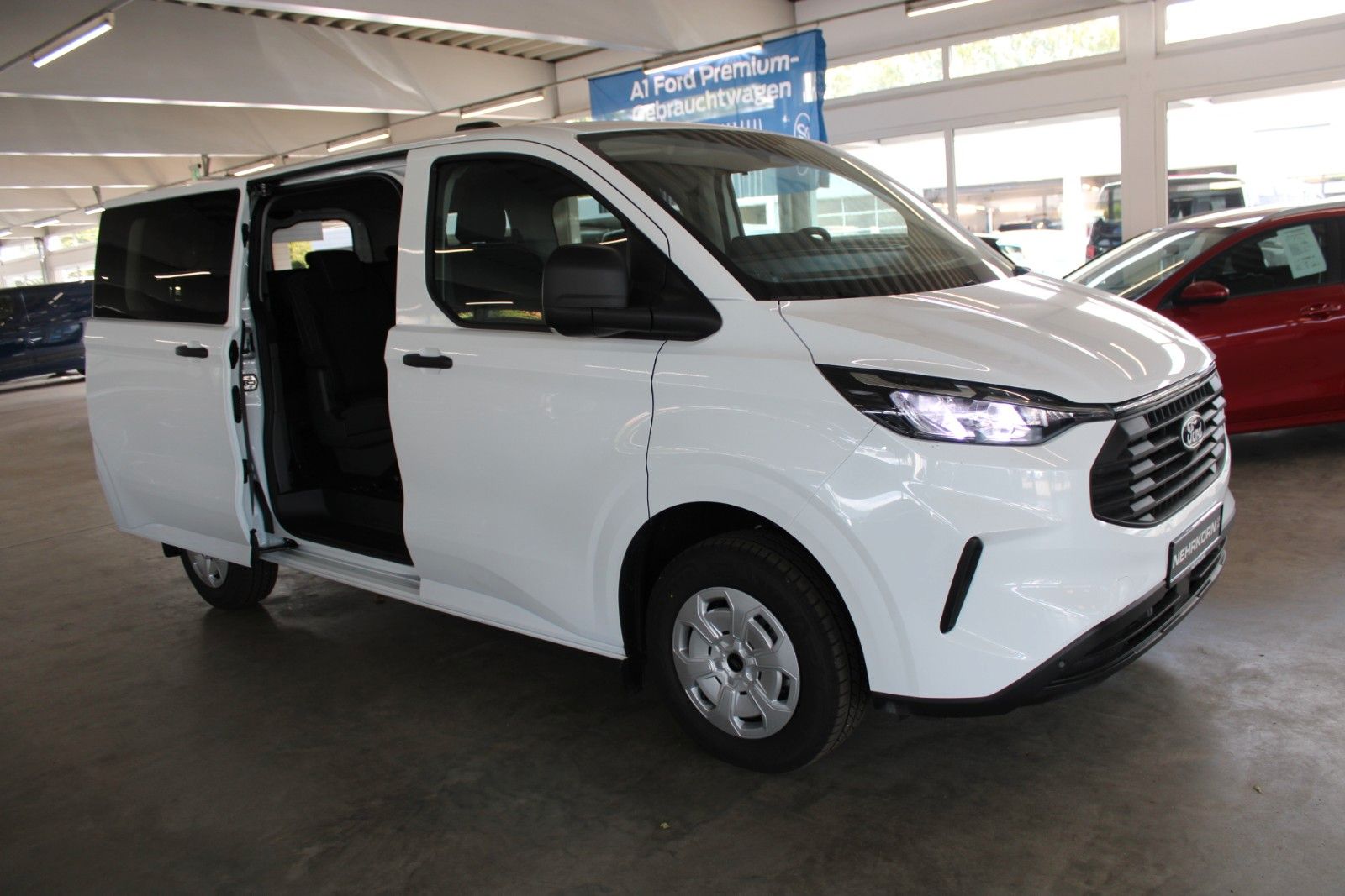 Fahrzeugabbildung Ford Transit Custom Kombi Trend 8-Sitzer GJR SOFORT