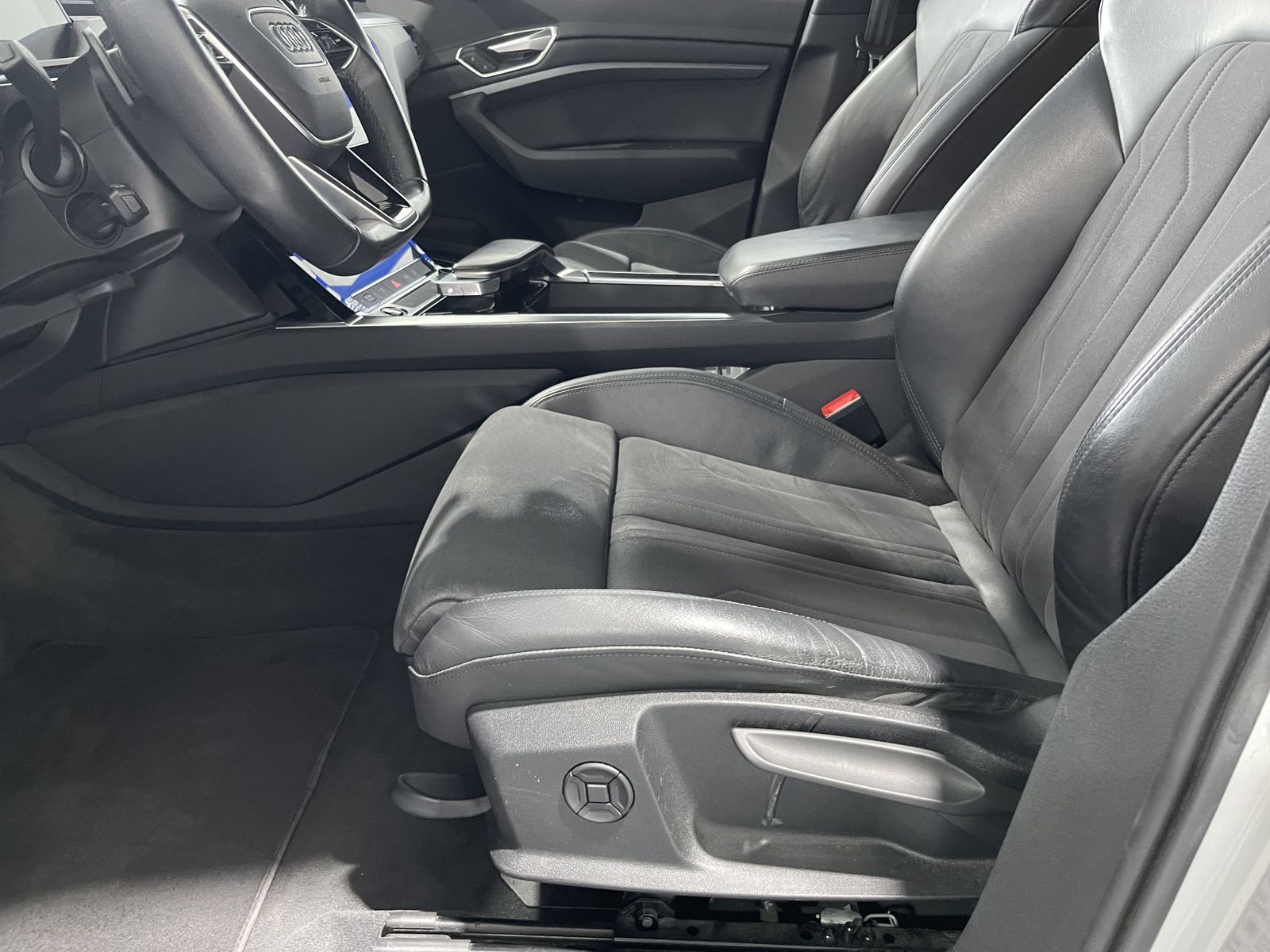 Fahrzeugabbildung Audi e-tron 50 Quattro S line*Matrix*B&O*21Zoll*Optik