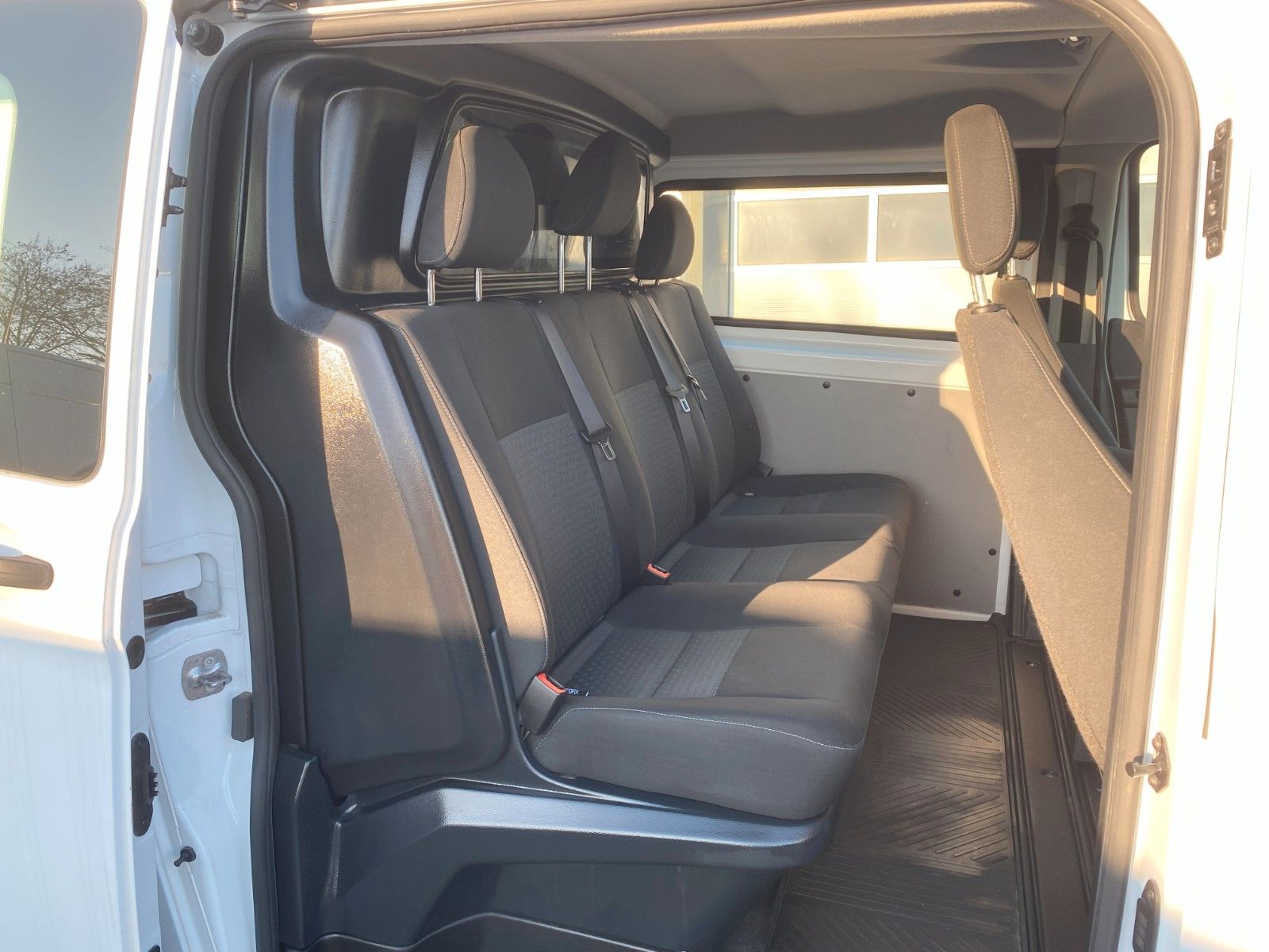 Fahrzeugabbildung Ford TransitCustom,DOKA320 L2Trend,6-Sitzer,AHK,StH