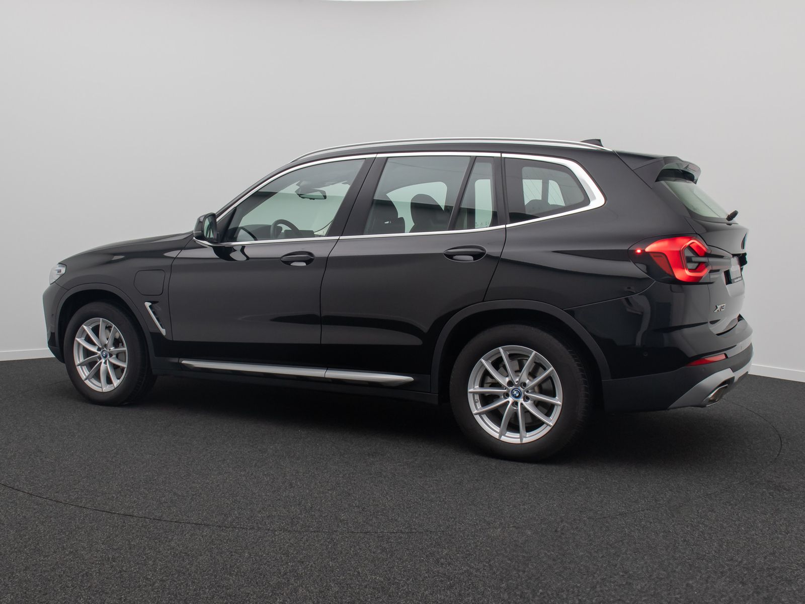 Fahrzeugabbildung BMW X3 xD30e Sport HUD DAB Kamera AHK Alarm 18Zoll