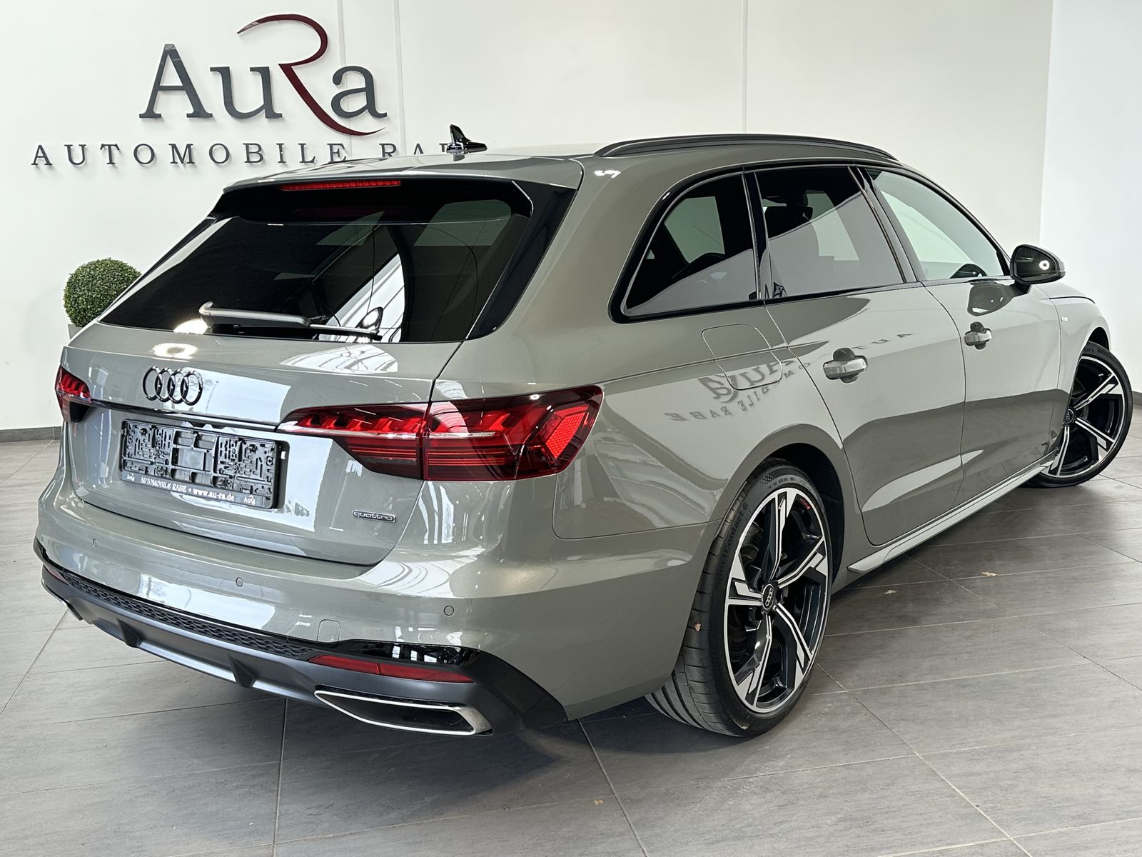 Fahrzeugabbildung Audi A4 Avant 45 TFSI Qu S-Line Black NAV+LED+PANO+VC
