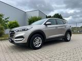 Hyundai Tucson blue Classic 2WD*1.HAND*KLIMA*ALU* - Hyundai Tucson Classic mit Benzin-Antrieb
