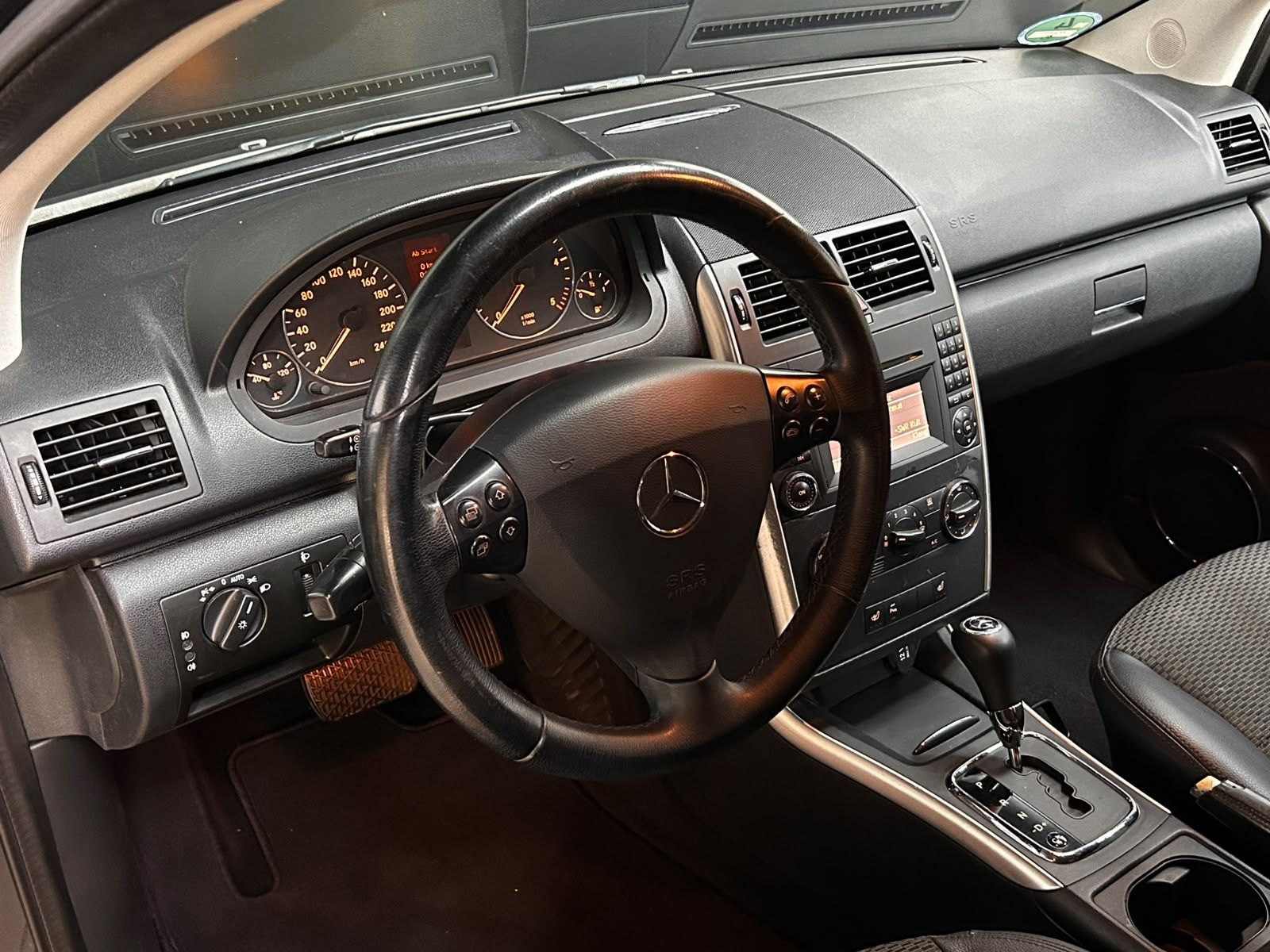 Fahrzeugabbildung Mercedes-Benz A 180 CDI Avantgarde LEDER+SHZ+PDC+TEMPO+KLIMA+