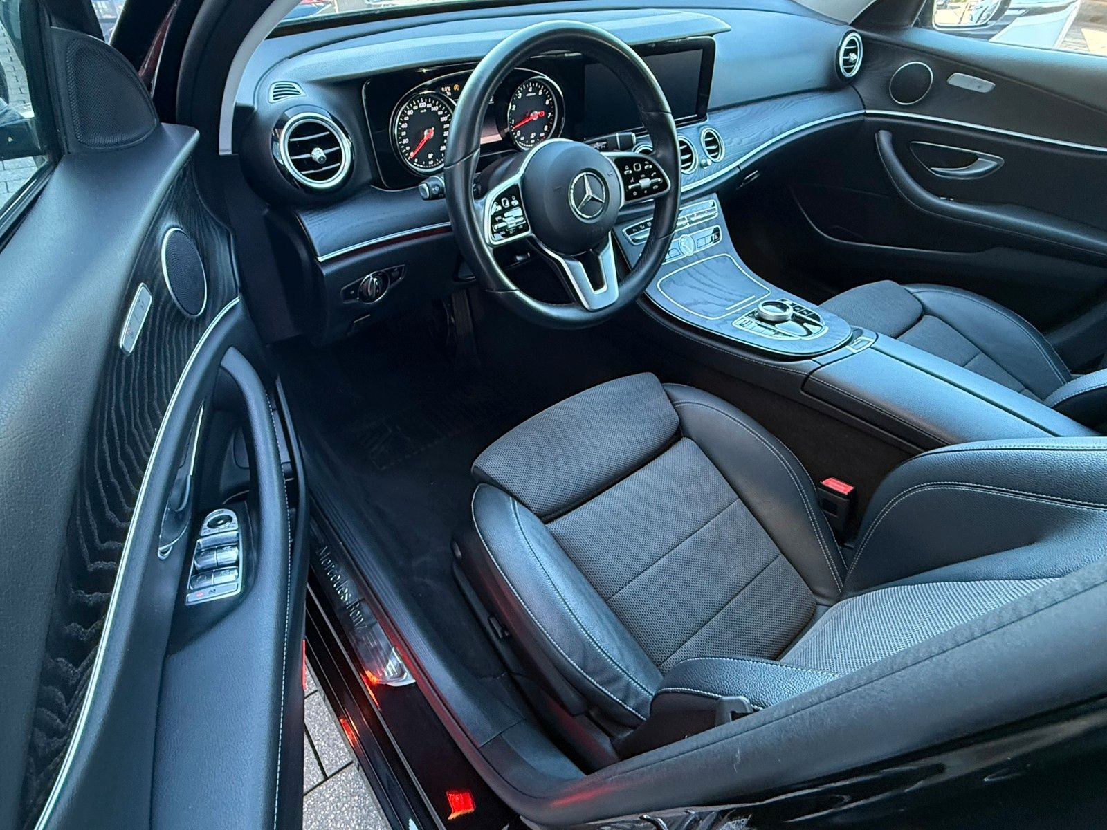 Fahrzeugabbildung Mercedes-Benz T-Modell E 200,Navi,Sitzh.