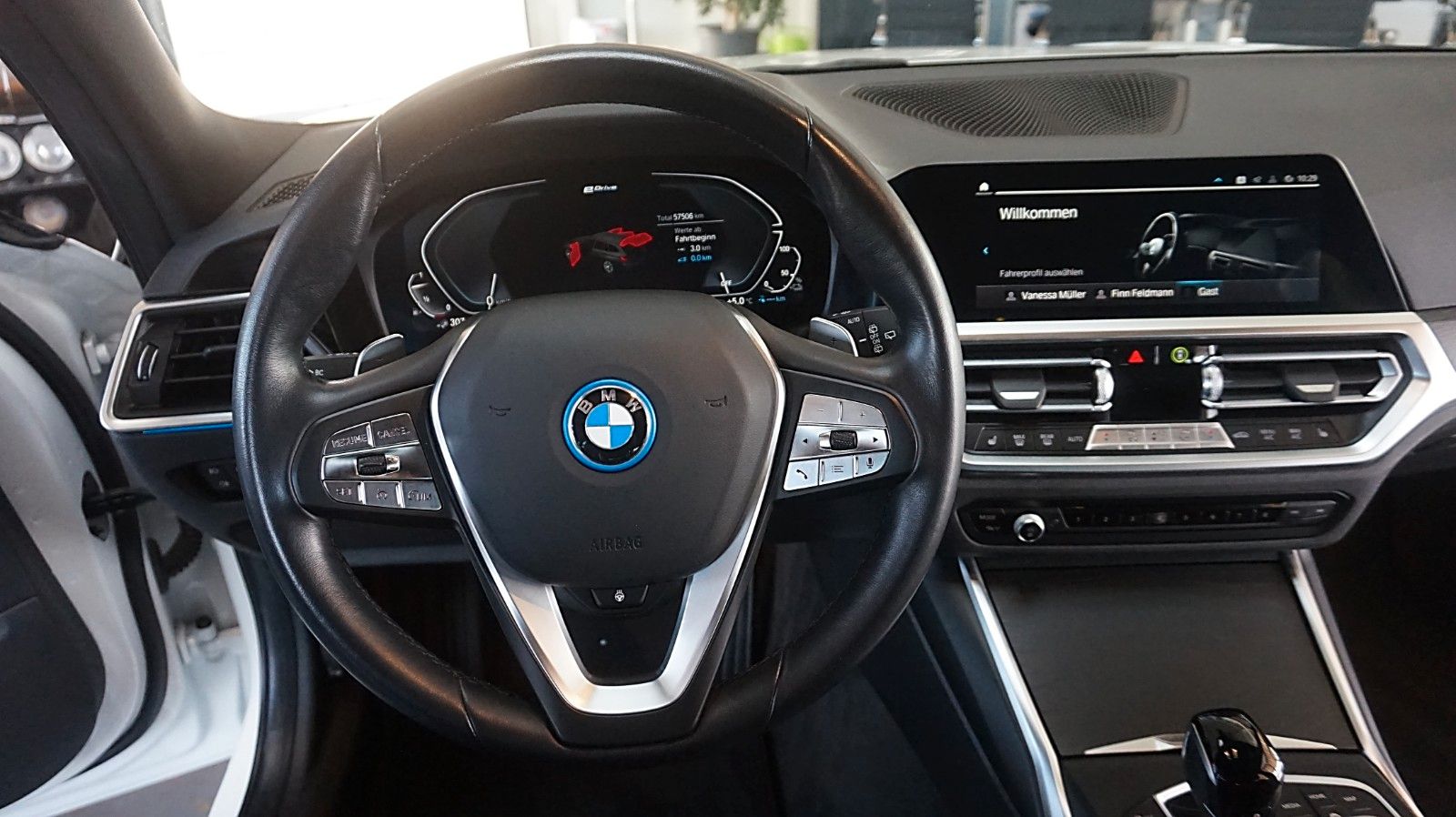 BMW 330e Touring Panno*Leder*Alu*H/D*Laser* foto 10