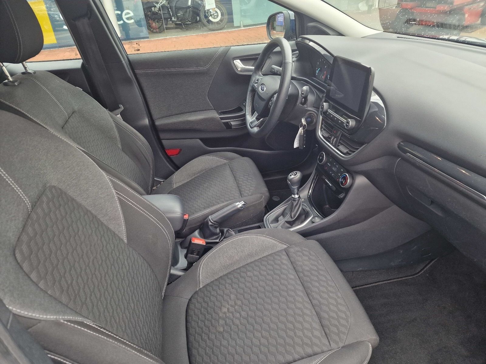 Fahrzeugabbildung Ford Puma Titanium, Winterpaket, schwarze Alus,Navi,N