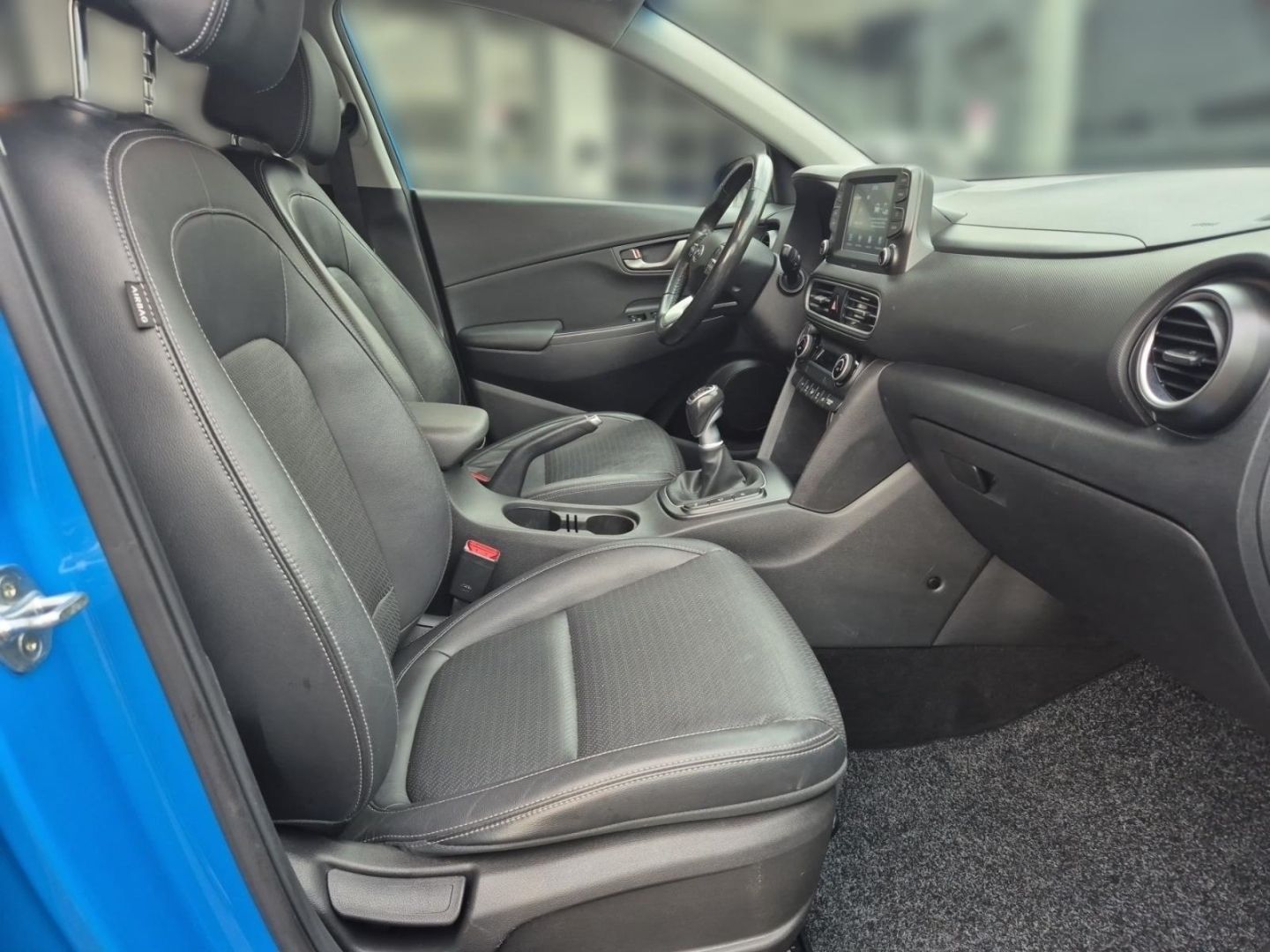 Fahrzeugabbildung Hyundai KONA Premium 2WD HUD LED Klimaautom DAB SHZ Lenk