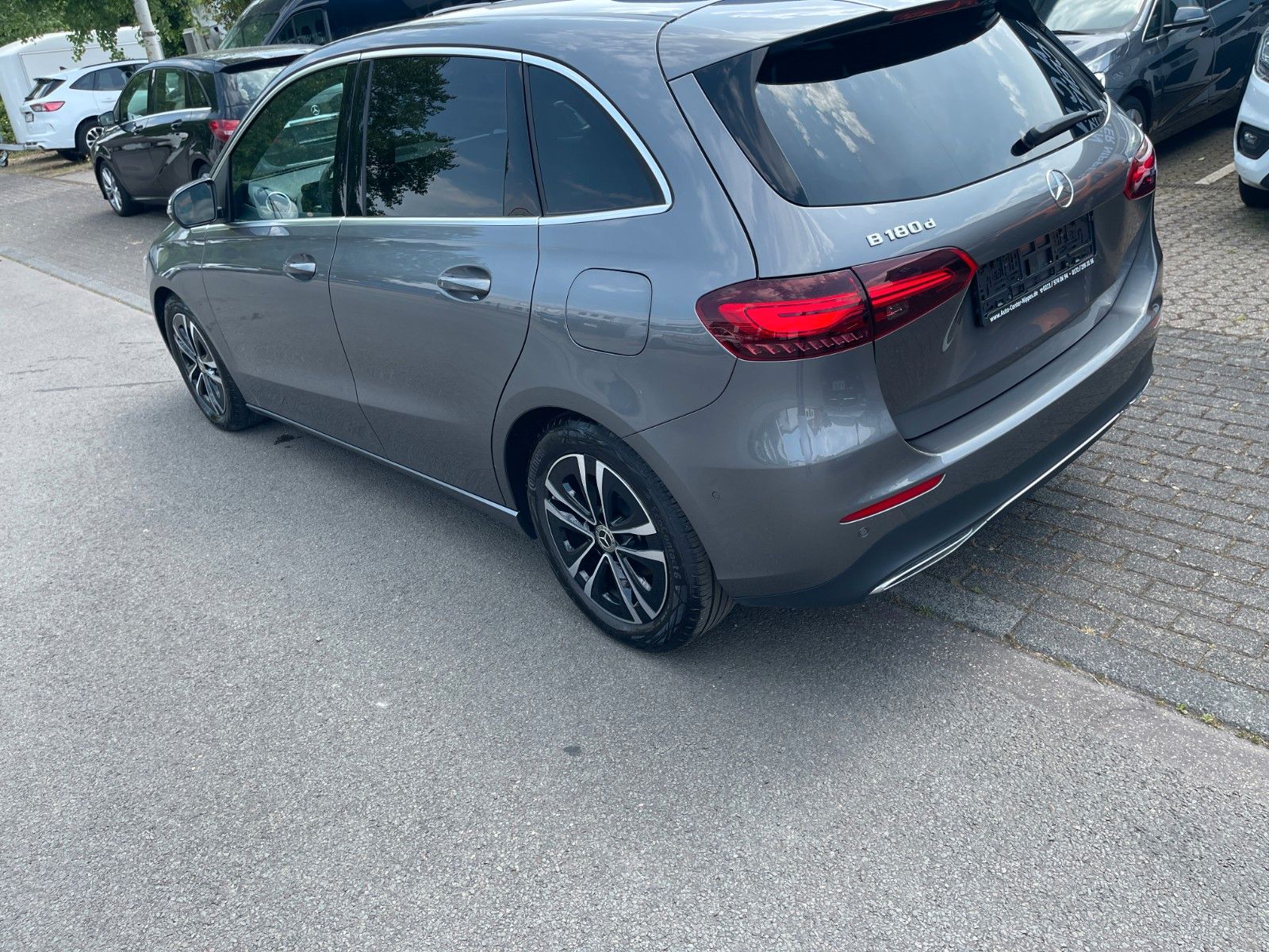 Mercedes-Benz B 180 d Kamera Leder Navi LED PDC Alu foto 7