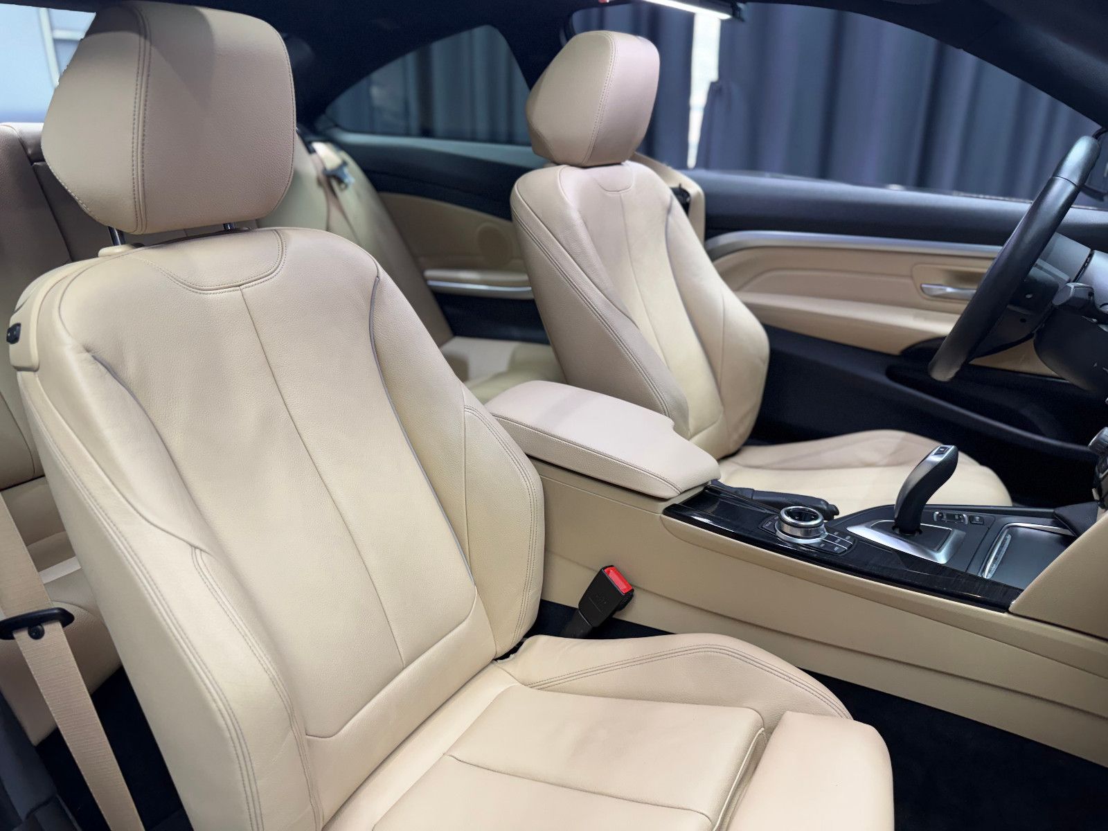 Fahrzeugabbildung BMW 440i Coupe M Sport|LCI|GLASDACH|SHADOWLINE