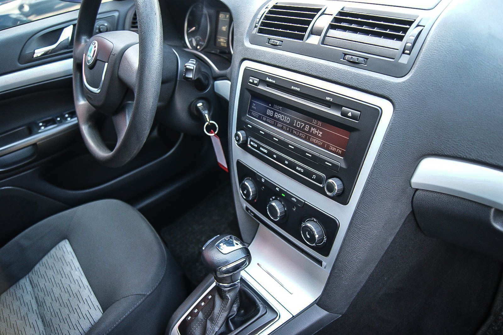 Fahrzeugabbildung SKODA Octavia Combi 1.4TSI DSG ANHZV PDC SIHZG Ambient