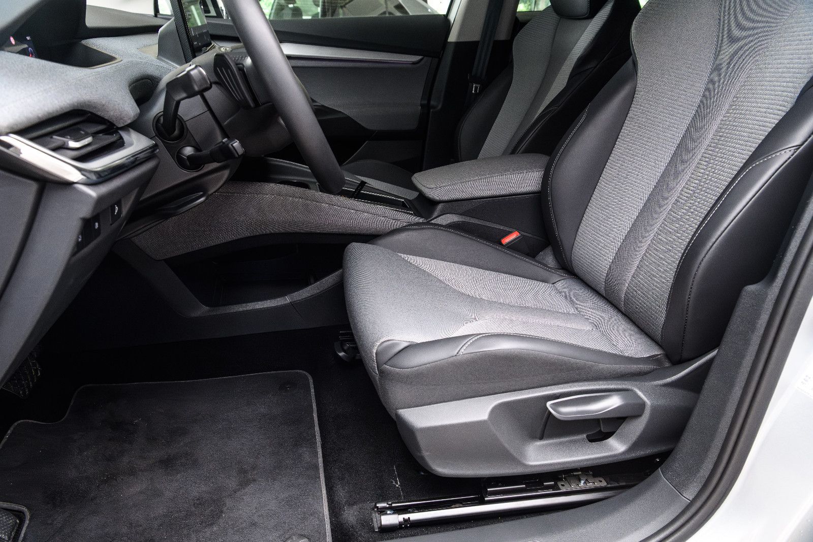 Fahrzeugabbildung SKODA Enyaq 85 x Loft AHK/4x4/RFK/LED