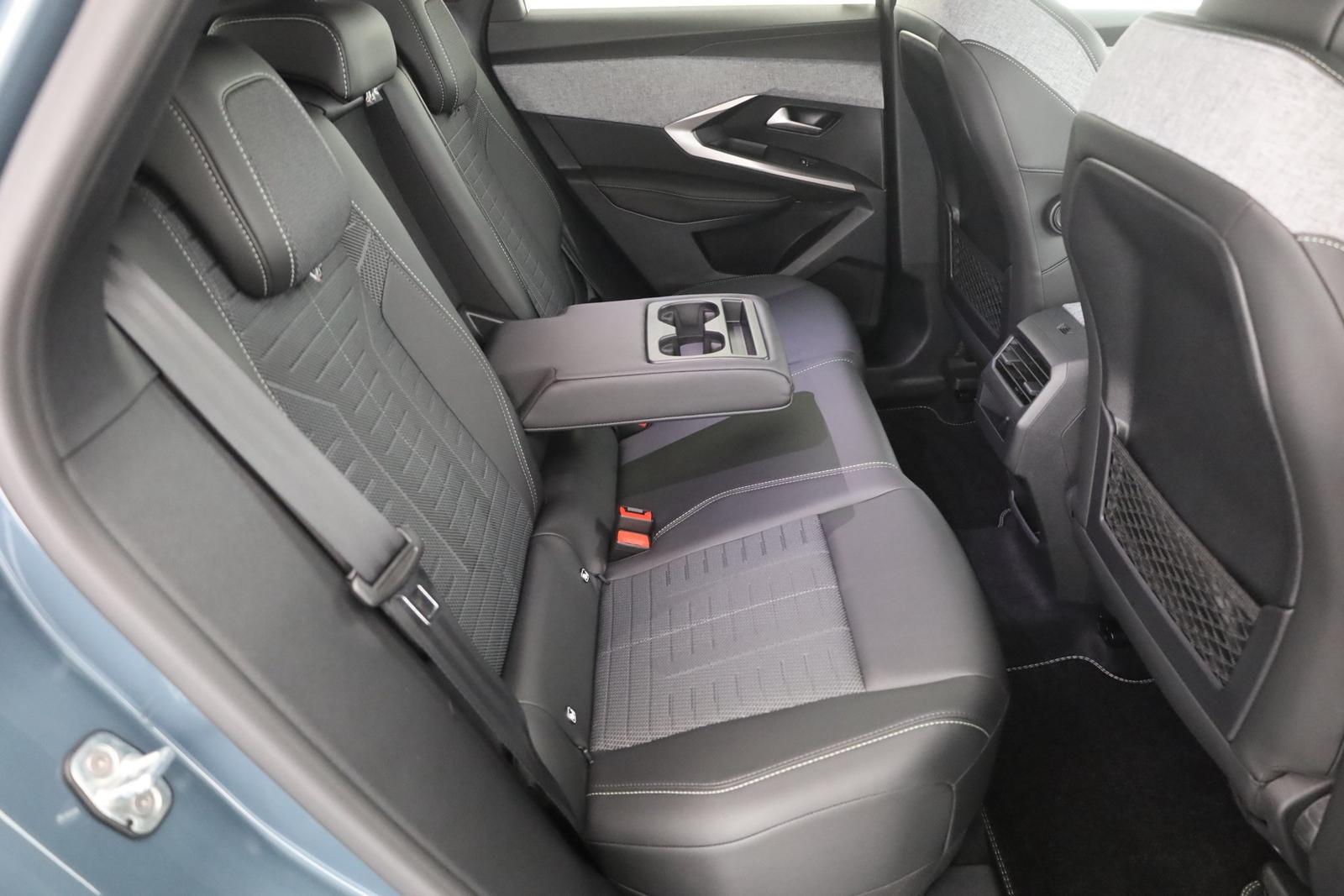 Peugeot 3008 GT 1.2 Hybrid 145 Aut. LED ACC Navi AHK