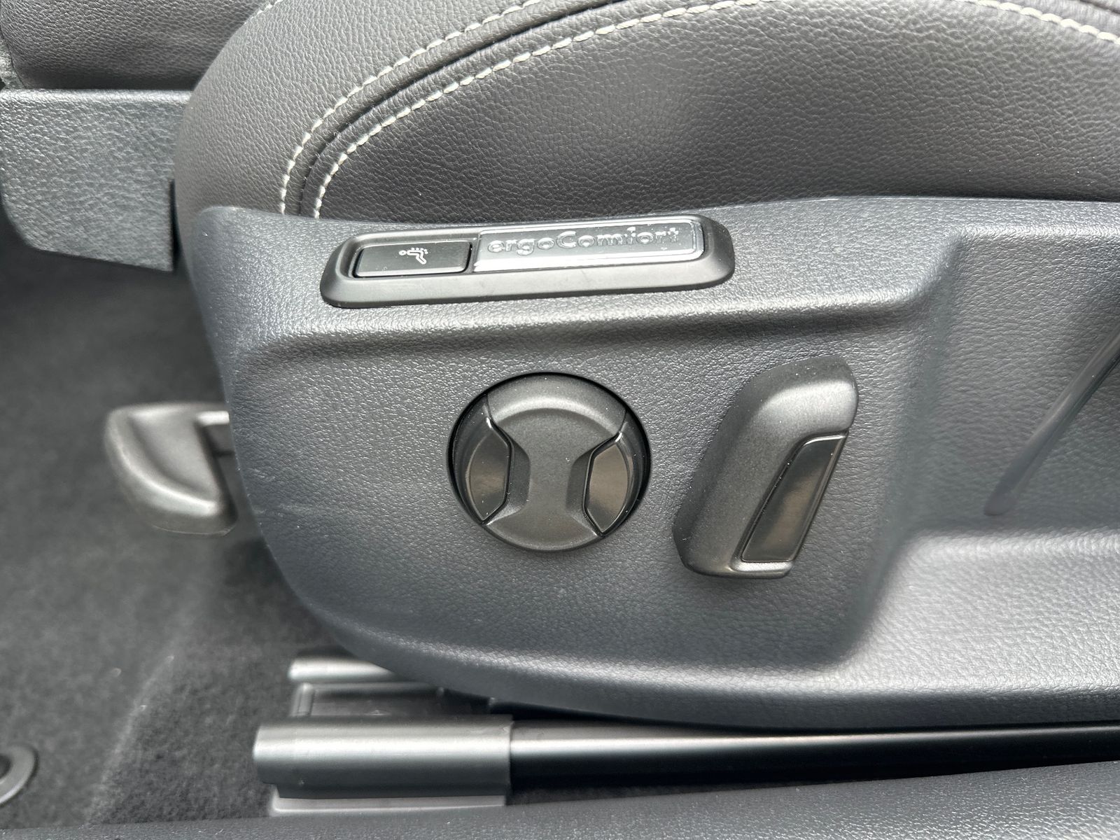 Fahrzeugabbildung Volkswagen Passat Variant GTE NAV+IQ-LIGHT+ACC+KAMERA+AHK