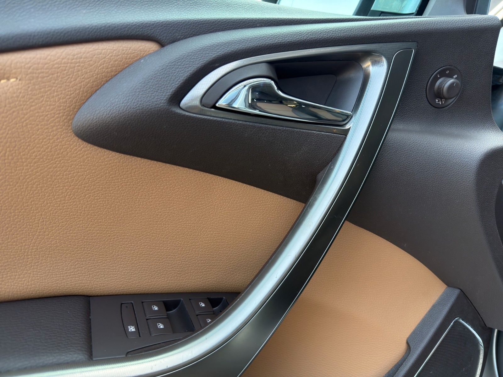 Fahrzeugabbildung Opel Astra J Sports *Bhz-Lenkrad*Tempomat*PDC*Sitzhz