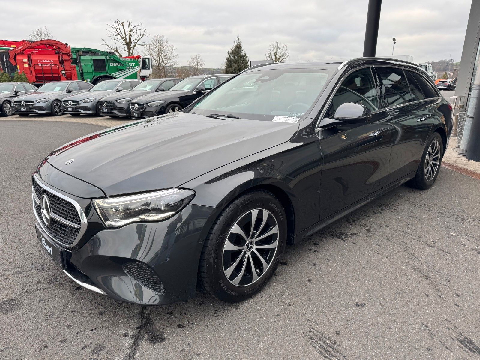 Fahrzeugabbildung Mercedes-Benz E 220d T Avantgarde+Distr+Digital+AHK+360