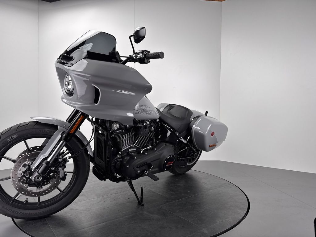 Fahrzeugabbildung Harley-Davidson LOW RIDER ST FXLRST *NEUWERTIG *1. HAND