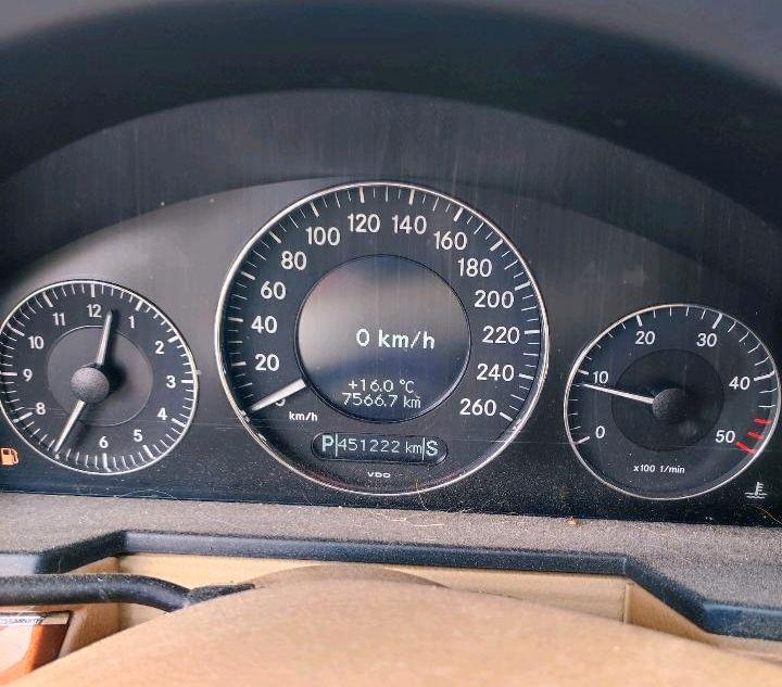 Mercedes-Benz E220 2007 — photo 8